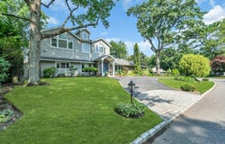 18 Regent Place, Roslyn, NY 11576