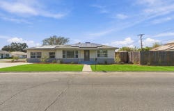 2000 Leoni Drive, Hanford, CA 93230