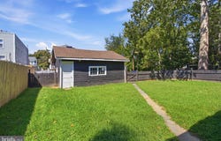 500 SHARP Avenue, GLENOLDEN, PA 19036