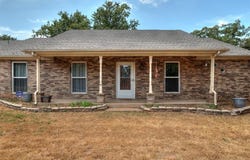 1025 E Triplett Road, Guthrie, OK 73044