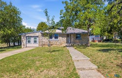1112 W 1st Street, Lampasas, TX 76550