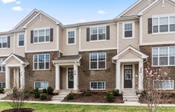 218 Timberleaf Circle, Roselle, IL 60172