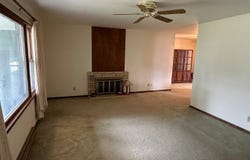 910 Thompson St, Chester, NE 68327