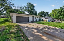 1233 Old Manor Road, Liberty, MO 64068