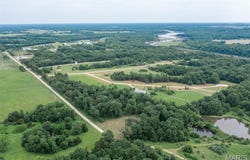 32 Halyon Estates, Perry, MO 63462
