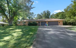 W222N8351 Plainview Pkwy, Sussex, WI 53089