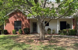 301 San Janinto St, Maud, TX 75567