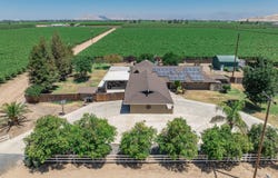 936 E Nebraska Avenue, Dinuba, CA 93618