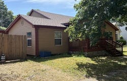 126 E Pleasant Street, Aurora, MO 65605
