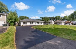 727 SKYLINE Drive, Barrington, IL 60010
