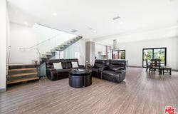 18723 Redwing St, Tarzana, CA 91356