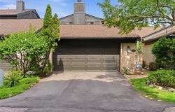 4261 Wabeek Lake Drive S, Bloomfield Hills, MI 48302