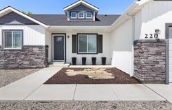 220 Pine Ave, Hansen, ID 83334