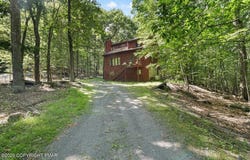 158 Saunders Drive, Bushkill, PA 18324