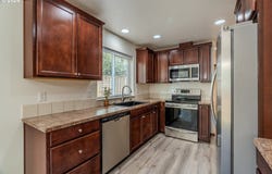 2013 NW BELLA VISTA Dr, Gresham, OR 97030