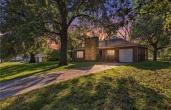8614 EVANSTON Avenue, Raytown, MO 64138
