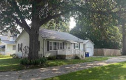734 S 4th Ave, Washington, IA 52353-9317