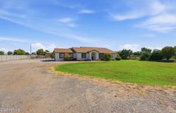 2830 E RYAN Road, Gilbert, AZ 85297