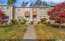40 Orangewood W, Derby, CT 06418