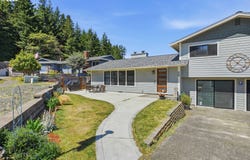 2220 MAINE Ct, NorthBend, OR 97459