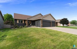 2900 E Buckingham St, Sioux Falls, SD 57108