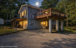 1093 Porter Drive, Bushkill, PA 18324