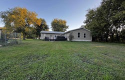 103 E River Road, Oakville, IA 52646