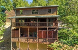 620 Chickasaw Gap Way, Pigeon Forge, TN 37863