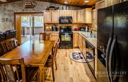 719 Pine Ridge Road, Beech Mountain, NC 28604