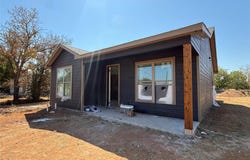 414 E Belknap Street, Jacksboro, TX 76458