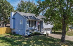 1704 NE Patterson Drive, Lee's Summit, MO 64063