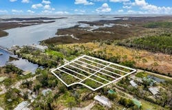 327 NW Second Ave, Steinhatchee, FL 32359