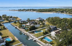 8 Canal Way, Hampton Bays, NY 11946
