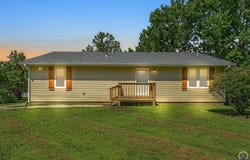 8011 SE Croco RD, Berryton, KS 66409