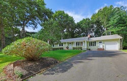 45 Surrey Dr, Mansfield, MA 02048
