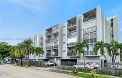 305 W 68th St, Hialeah, FL 33014