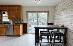 2421 N 2nd Avenue E, Newton, IA 50208