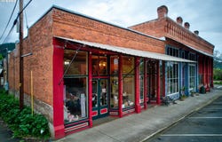 116 SE LOCUST St, Oakland, OR 97462