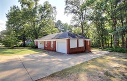 487 S CENTER St, Collierville, TN 38017
