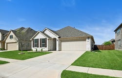1521 Quentin Drive, Aubrey, TX 76227