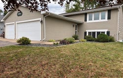 7101 Upper 17th Street N, Oakdale, MN 55128