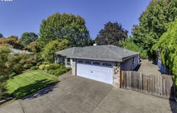 5751 NE HAYSTACK St, Hillsboro, OR 97124