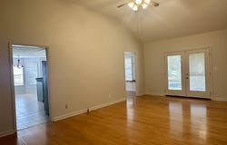 130 GLEN Dr, Selmer, TN 38375-2355