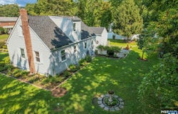 10 Knickerbocker Road, Demarest, NJ 07627