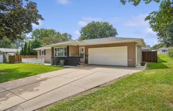 113 Crest Circle, Waterloo, IA 50702