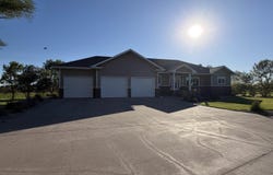 1103 S Dewald St, Freeman, SD 57029