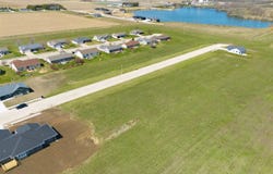 940 10th St SW, Dyersville, IA 52040-9637