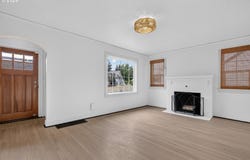 2275 CENTER St NE, Salem, OR 97301