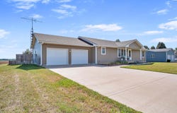 208 Hilltop Dr, Inman, KS 67460