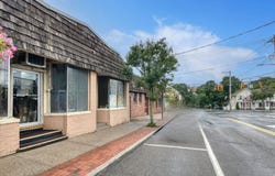 2 Ponquogue, Hampton Bays, NY 11946
